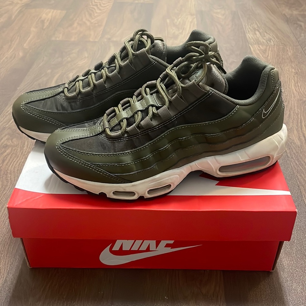 MEN'S NIKE AIR MAX 95 ESSENTIAL CASUAL SHOES